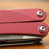 �A���~�j�E���n���h���̕\�ʏ���